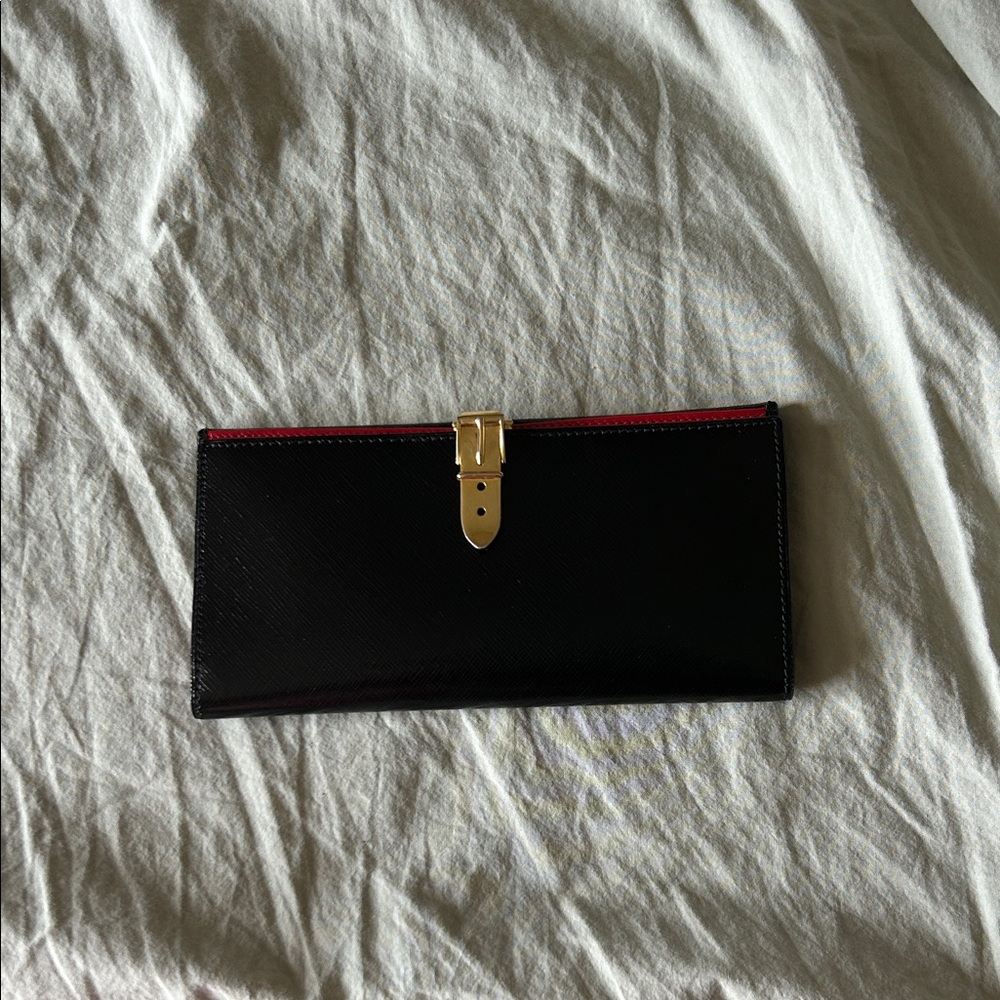 Gucci w hook leather long wallet black gold